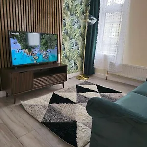 https://abbeydale-place-spacious-one-bedroom-flat.yorkshirehotels.net