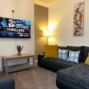https://homely-3-bed-house-halifax.yorkshirehotels.net