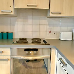 https://2-bedrooms-modern-apartment-lounge-full-kitchen-balcony.brighton-hotels-england.com